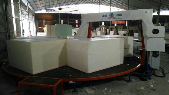 La cortadora de la espuma del carrusel que parte para continúa el corte horizontal vario bloque de la esponja